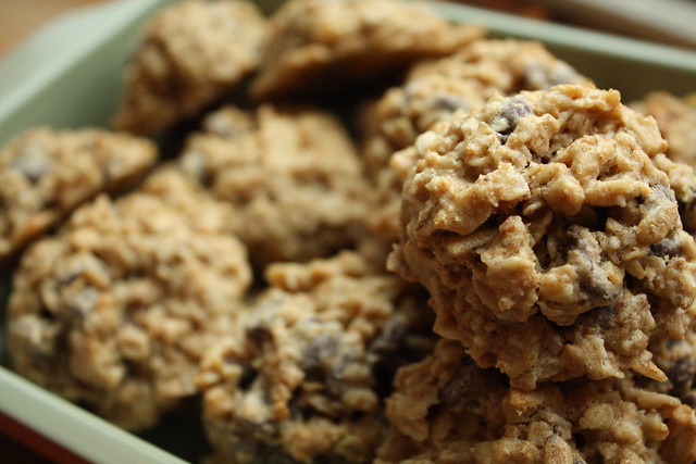One of my favorite recipes: Homemade Oatmeal Chocolate Chip Cookies. The bonus? It’s a whole-grain cookie recipe! Fall Desserts | Healthy After School Snacks For Kids | Easy Desserts